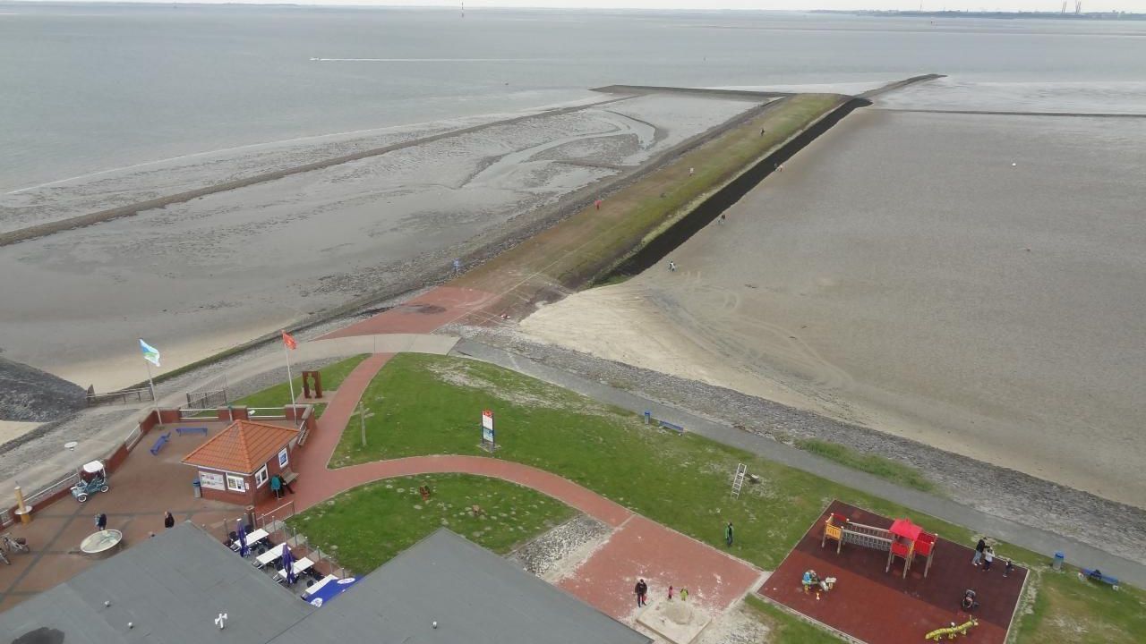 Blick vom Leuchtfeuer auf Nordsee und Jadebusen Blick vom Leuchtfeuer auf Nordsee und Jadebusen